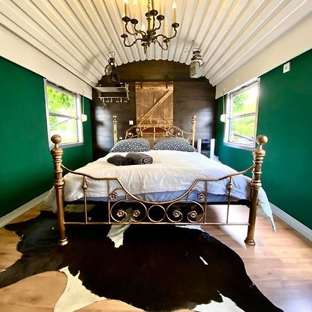 Gleis 1, Eisenbahn Waggon Mit Whirlpool Und Ofen Villa Dahlem  ภายนอก รูปภาพ