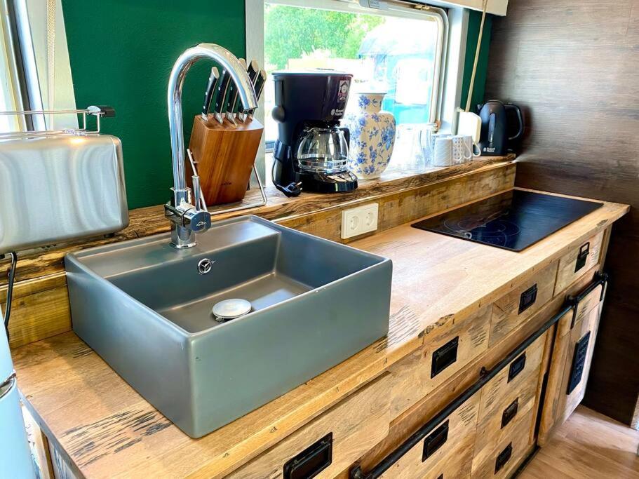 Gleis 1, Eisenbahn Waggon Mit Whirlpool Und Ofen Villa Dahlem  ภายนอก รูปภาพ