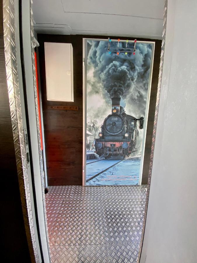 Gleis 1, Eisenbahn Waggon Mit Whirlpool Und Ofen Villa Dahlem  ภายนอก รูปภาพ