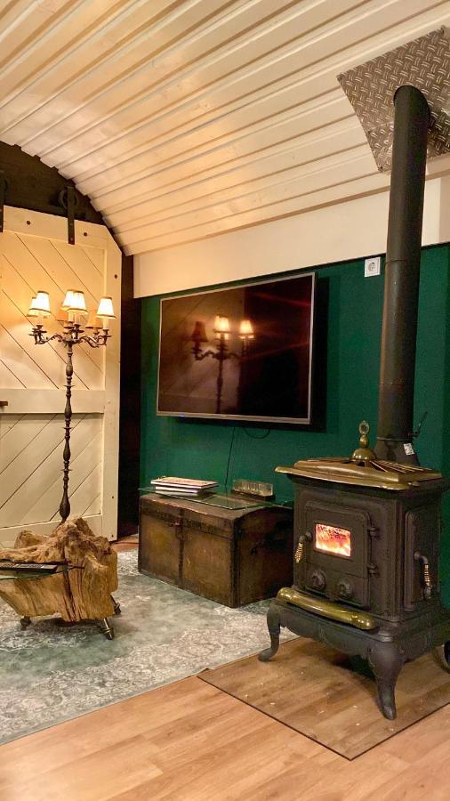 Gleis 1, Eisenbahn Waggon Mit Whirlpool Und Ofen Villa Dahlem  ภายนอก รูปภาพ