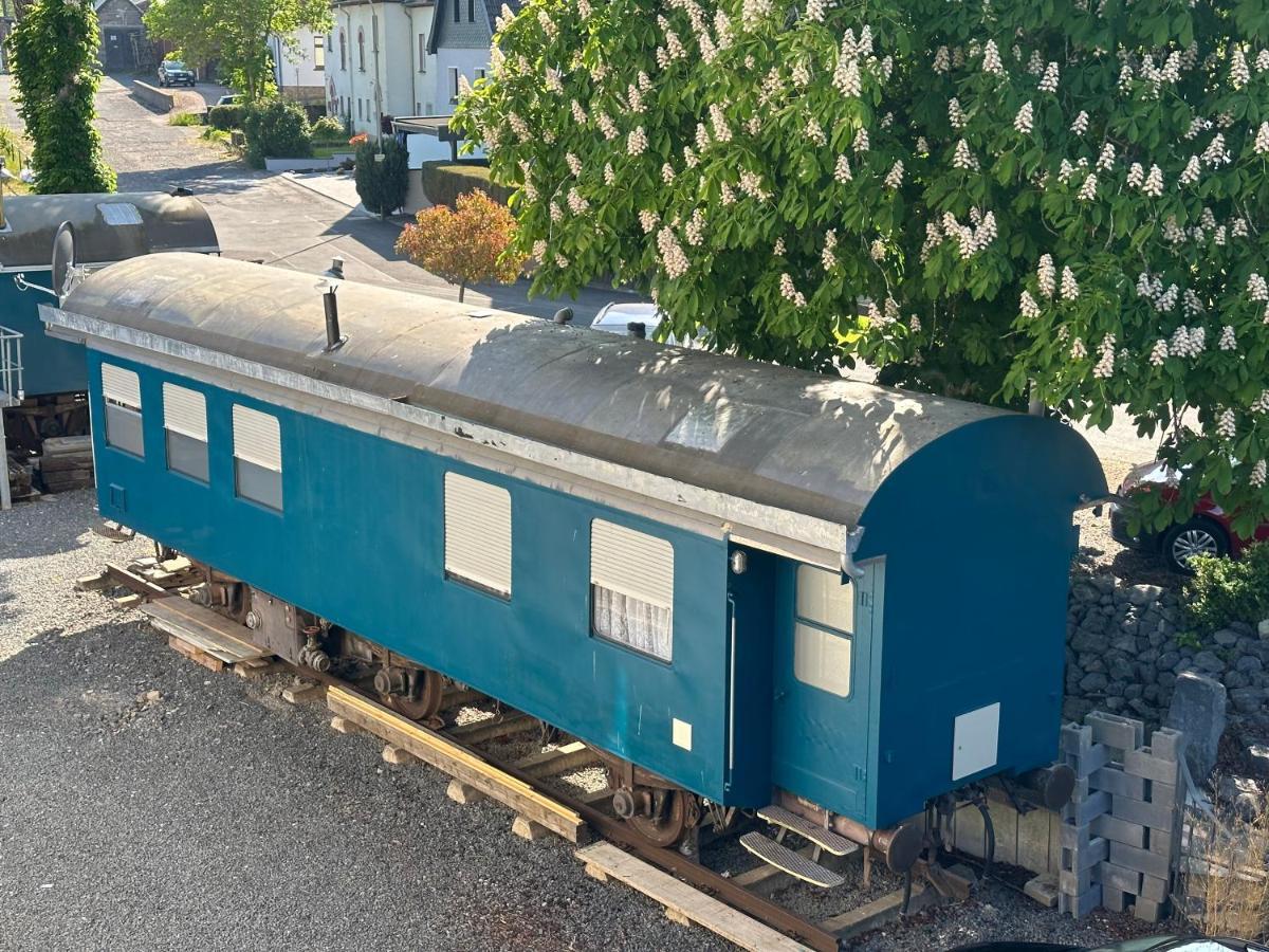 Gleis 1, Eisenbahn Waggon Mit Whirlpool Und Ofen Villa Dahlem  ภายนอก รูปภาพ